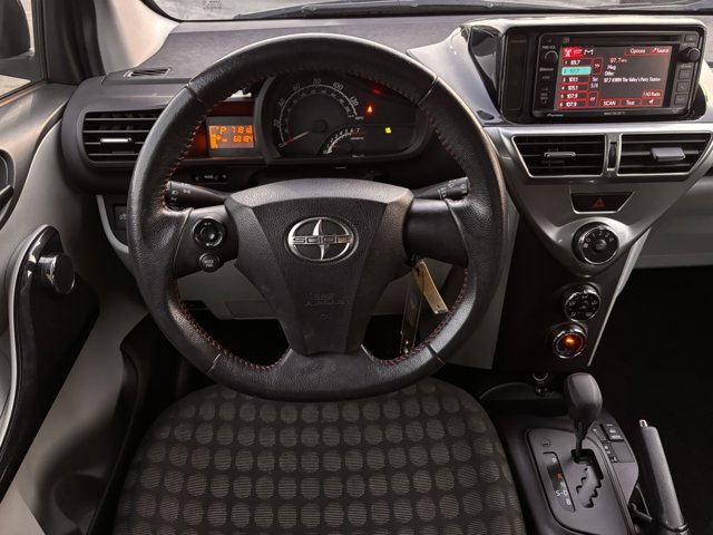 Vehicle image 25 of 28