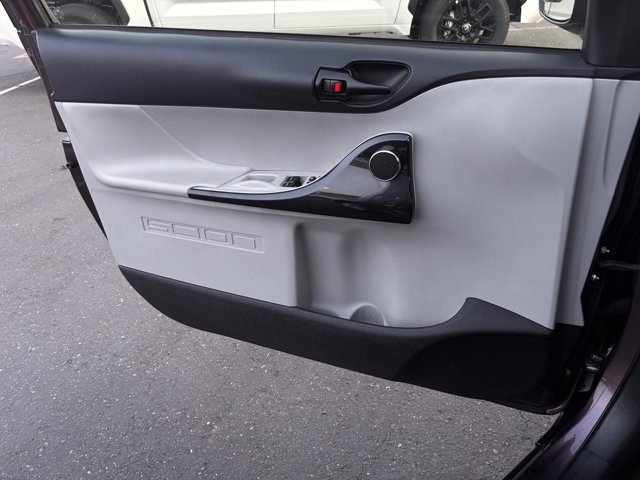 Vehicle image 19 of 28