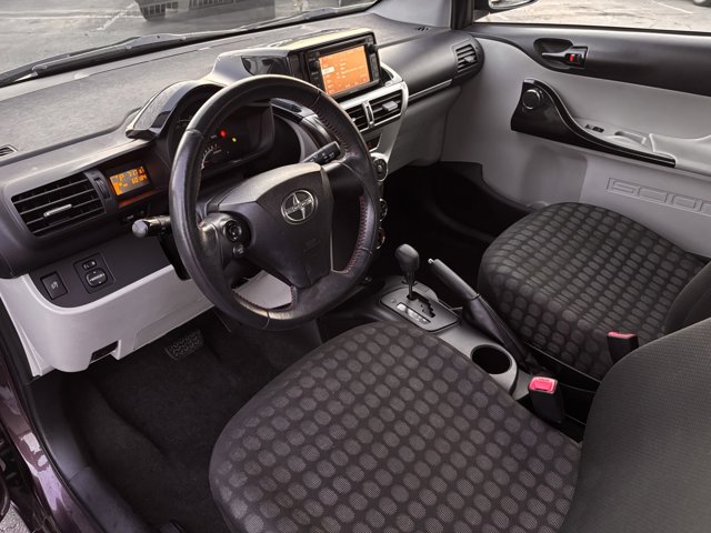 Vehicle image 21 of 28