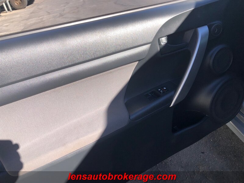 Vehicle image 10 of 21