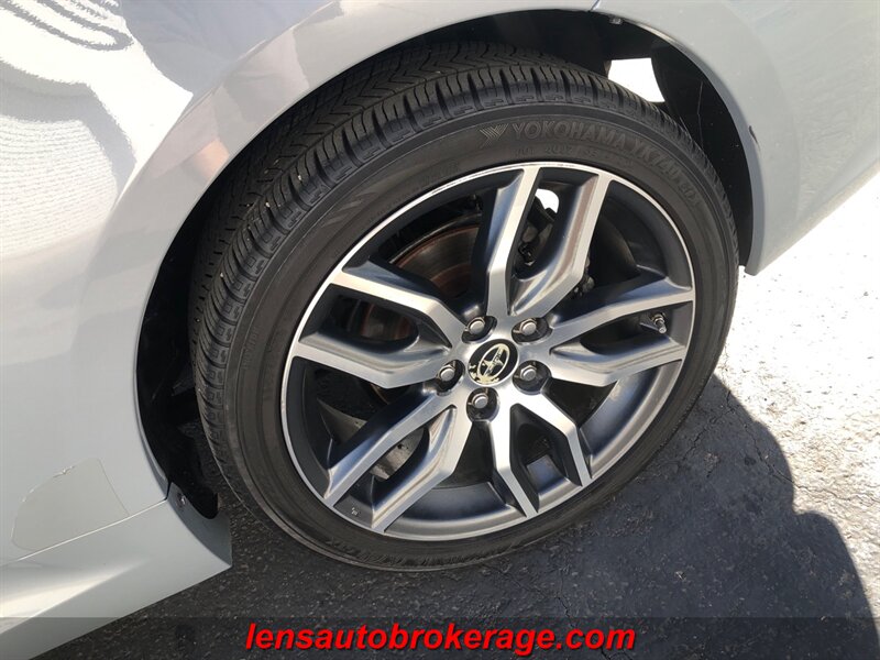 Vehicle image 9 of 21