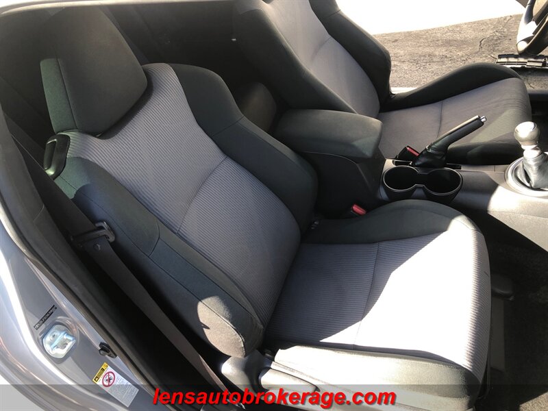Vehicle image 16 of 21