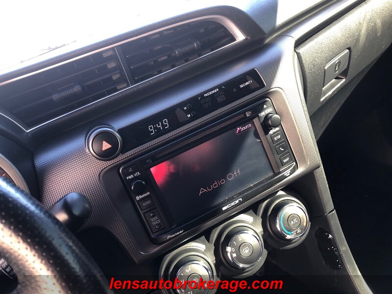 Vehicle image 18 of 21