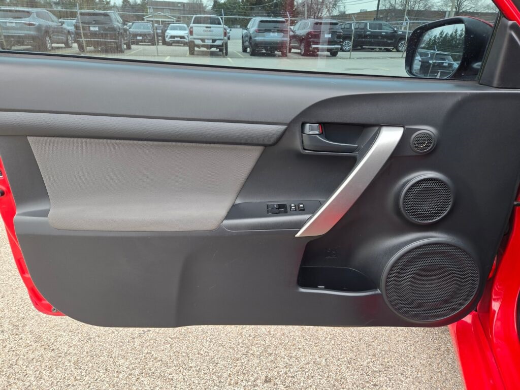 Vehicle image 17 of 24