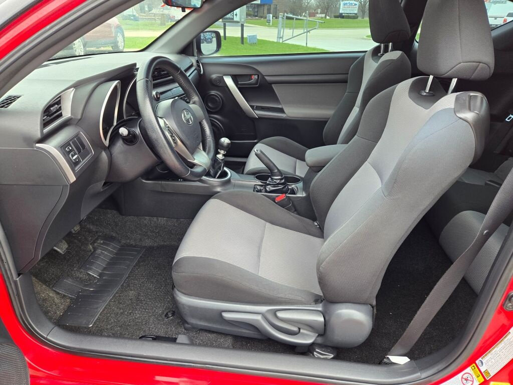 Vehicle image 14 of 24
