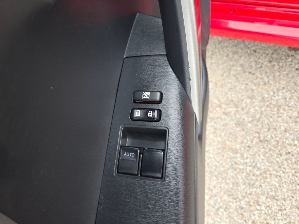 Vehicle image 18 of 24