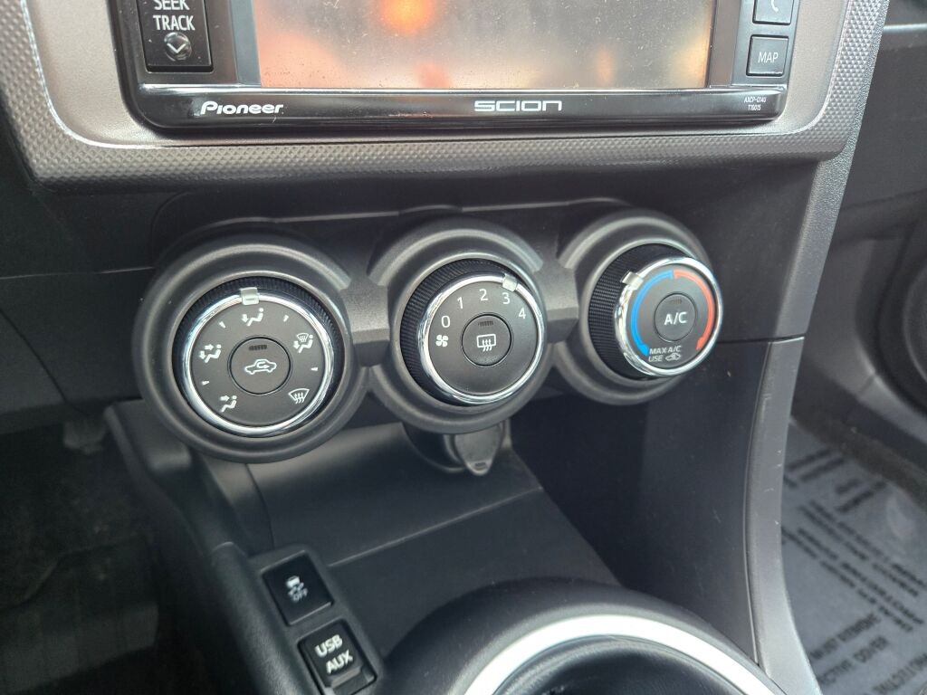 Vehicle image 19 of 24