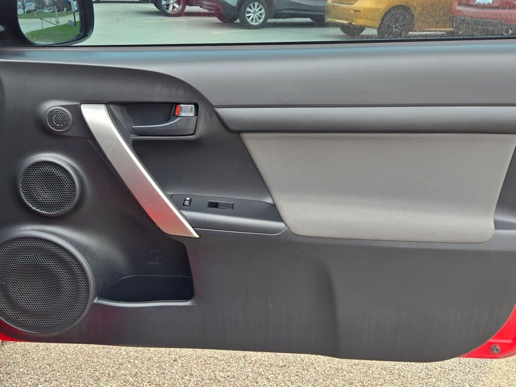 Vehicle image 10 of 24