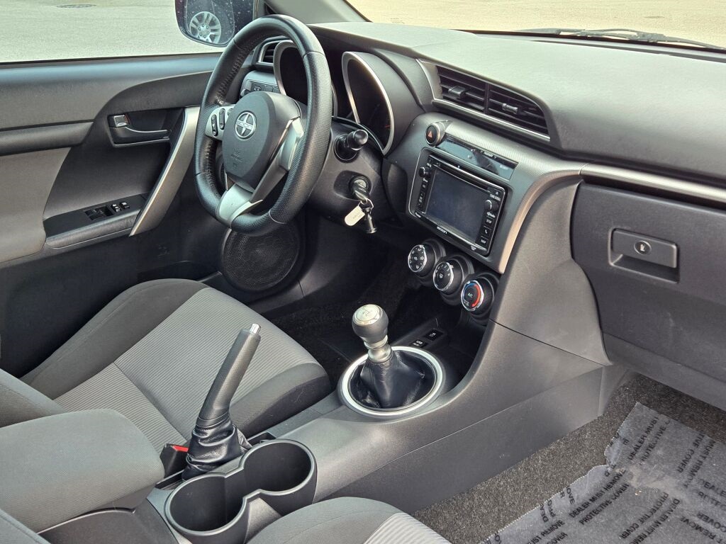 Vehicle image 9 of 24