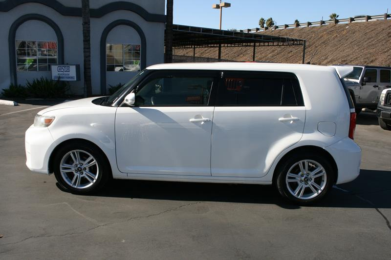 Vehicle image 2 of 32