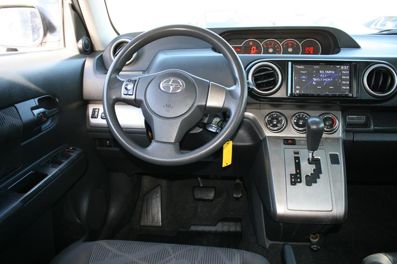 Vehicle image 12 of 32