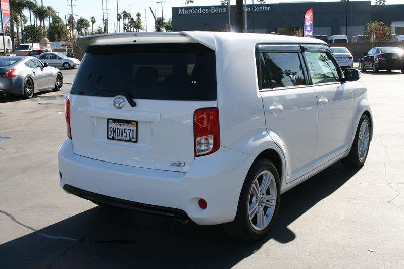Vehicle image 3 of 32