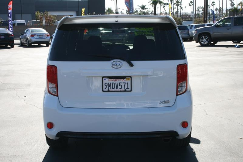 Vehicle image 5 of 32