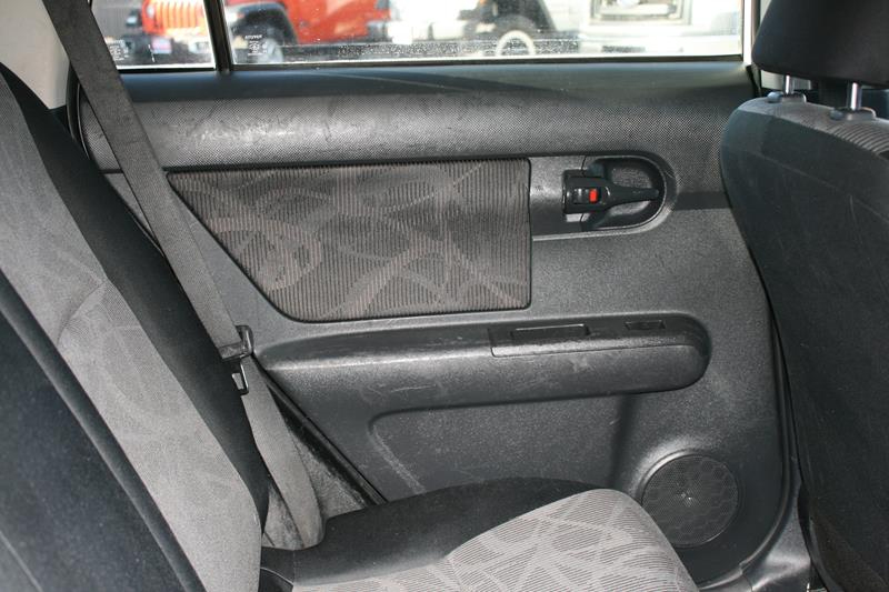 Vehicle image 25 of 32