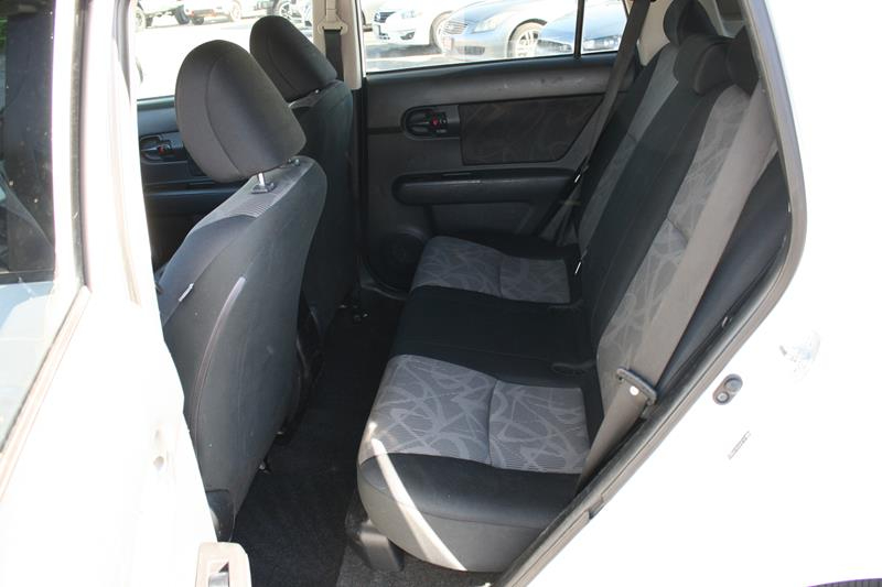 Vehicle image 27 of 32