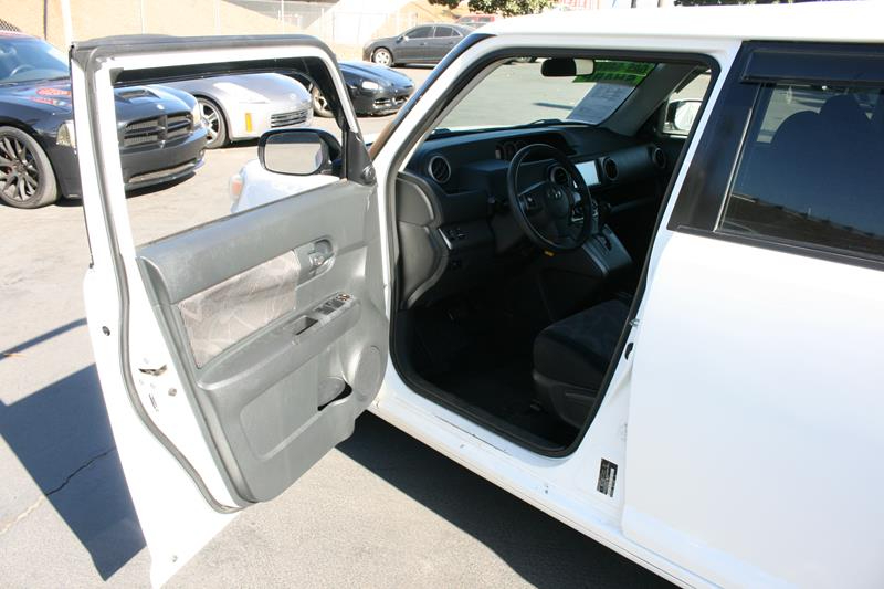 Vehicle image 9 of 32