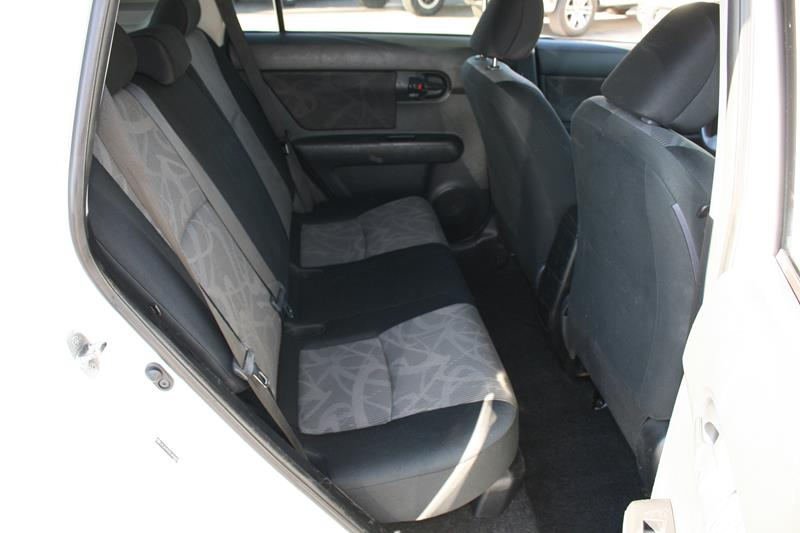 Vehicle image 11 of 32