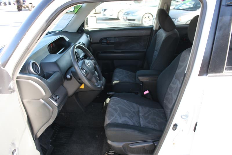 Vehicle image 17 of 32
