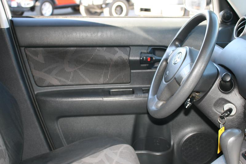 Vehicle image 22 of 32