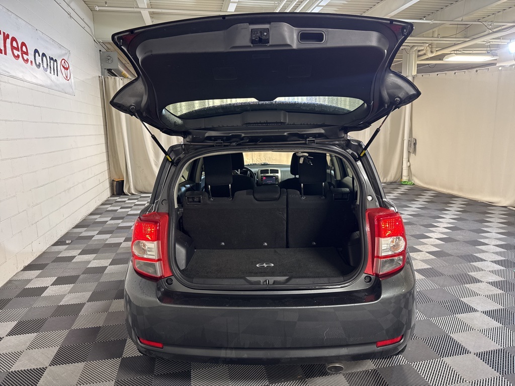 Vehicle image 10 of 18