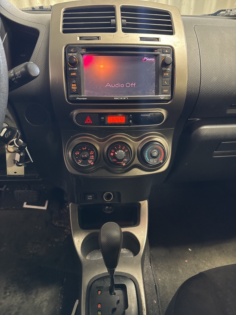 Vehicle image 15 of 18
