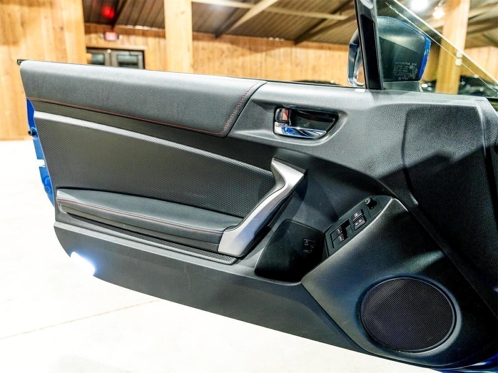 Vehicle image 22 of 44