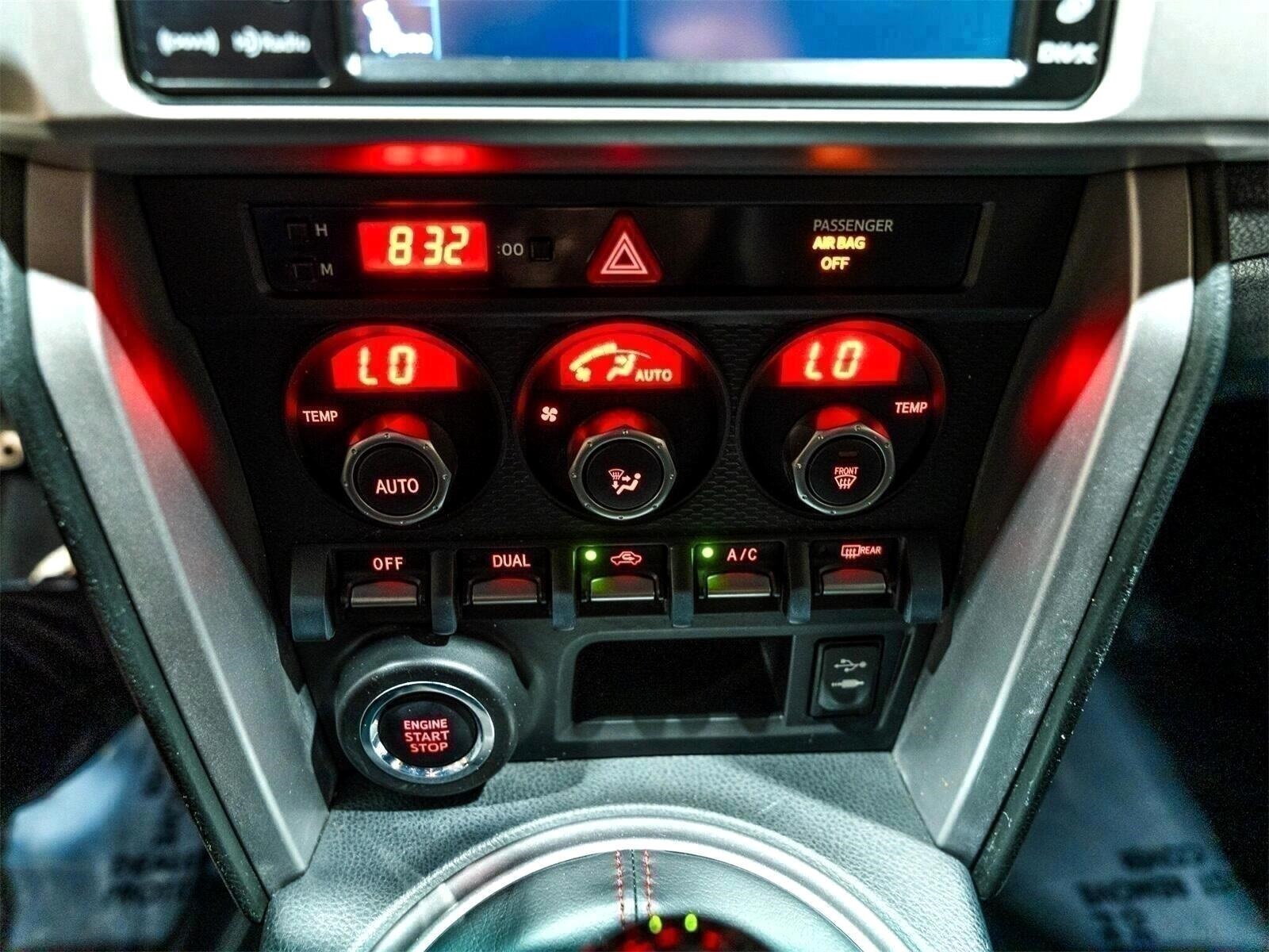 Vehicle image 32 of 44