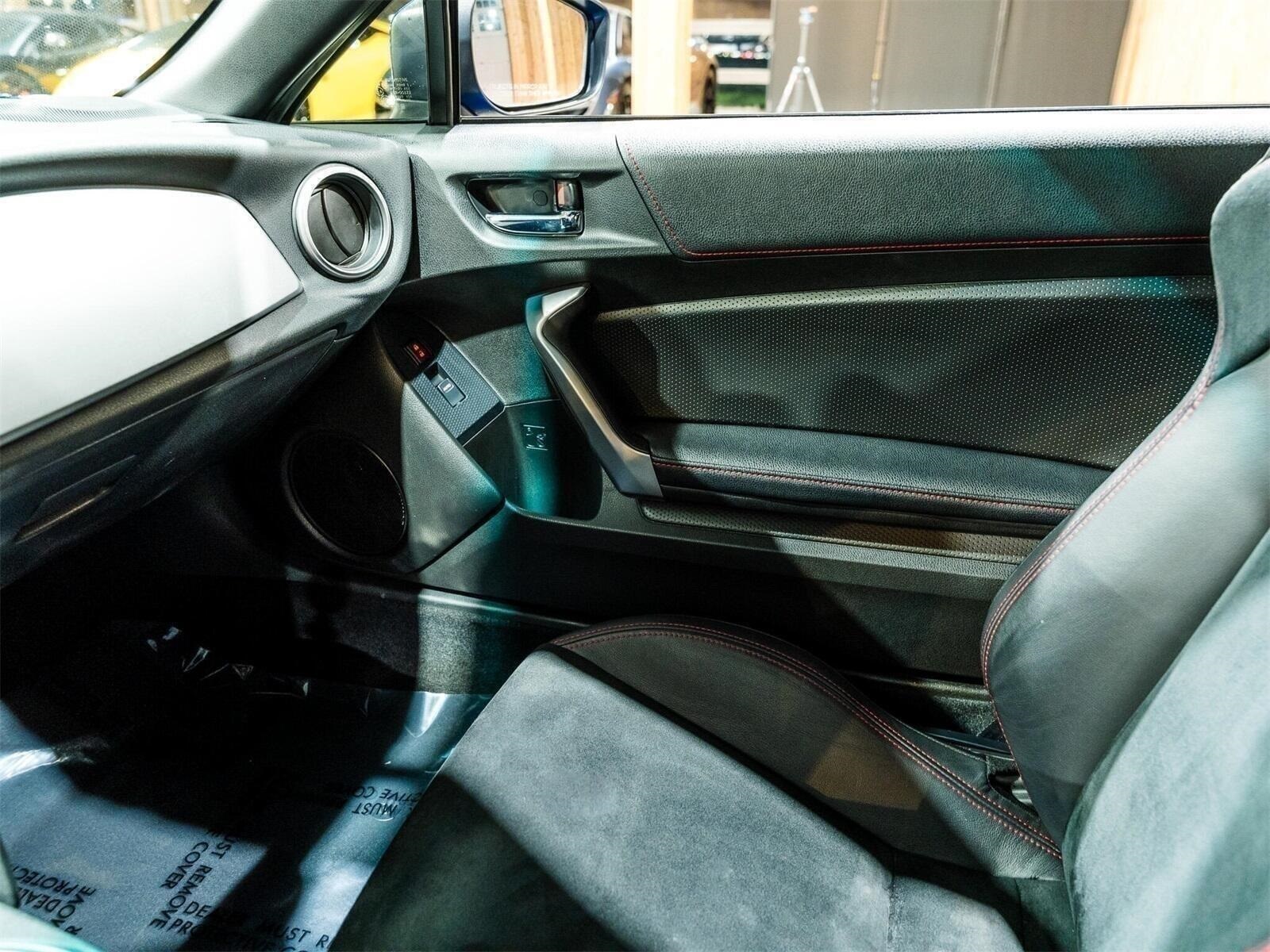 Vehicle image 34 of 44