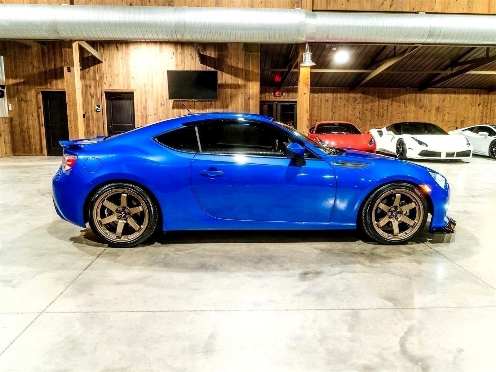 Vehicle image 10 of 44