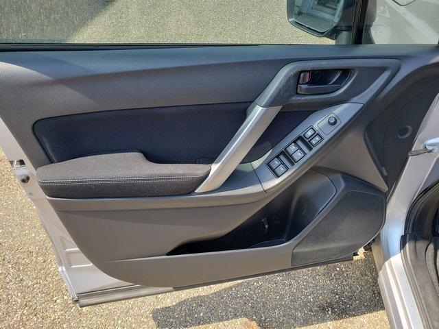 2014 Subaru Forester 2.5i Image 18 of 27