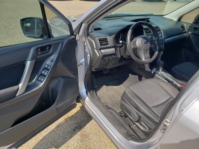 2014 Subaru Forester 2.5i Image 14 of 27