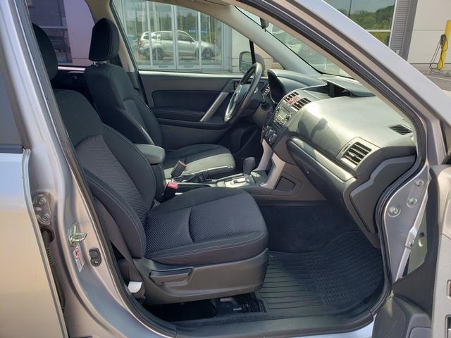 2014 Subaru Forester 2.5i Image 11 of 27