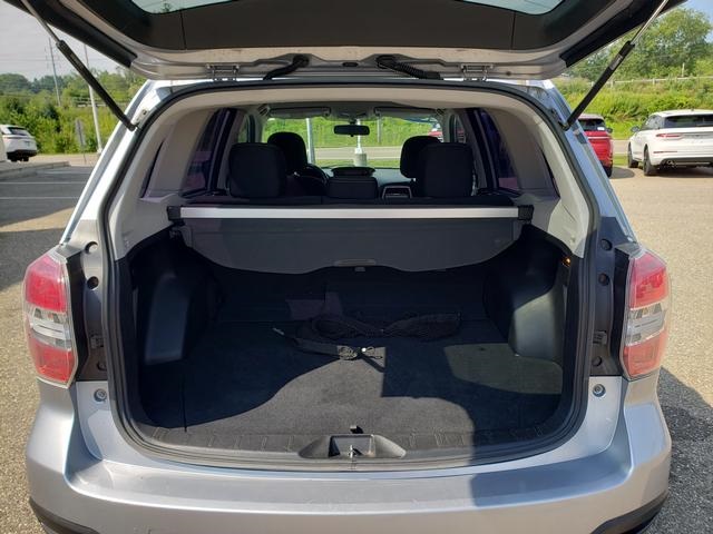 2014 Subaru Forester 2.5i Image 10 of 27