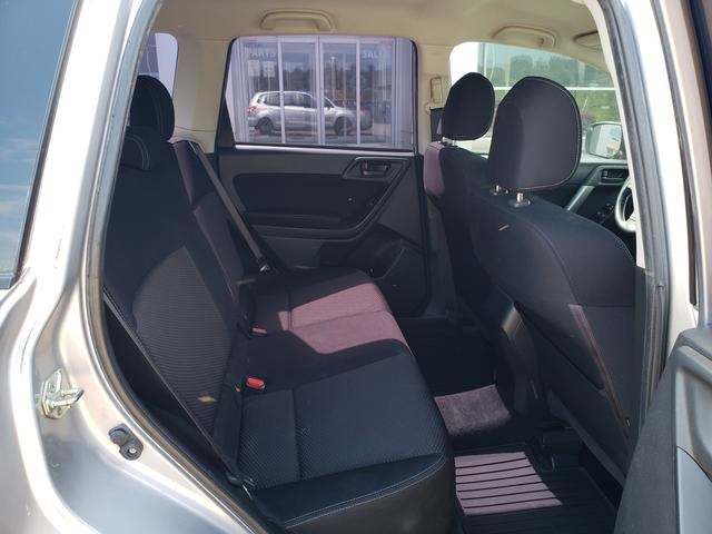 2014 Subaru Forester 2.5i Image 12 of 27
