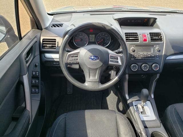 2014 Subaru Forester 2.5i Image 16 of 27