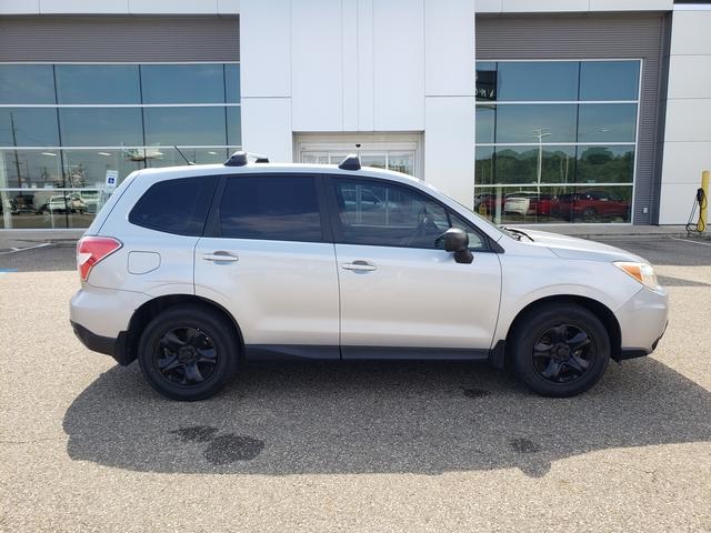 2014 Subaru Forester 2.5i Image 4 of 27