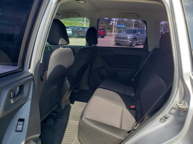 2014 Subaru Forester 2.5i Image 13 of 27