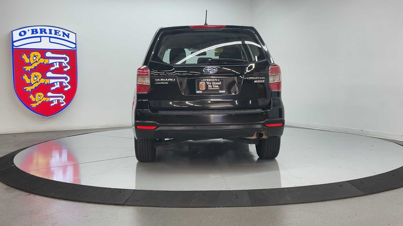 2014 Subaru Forester 2.5i Image 8 of 32