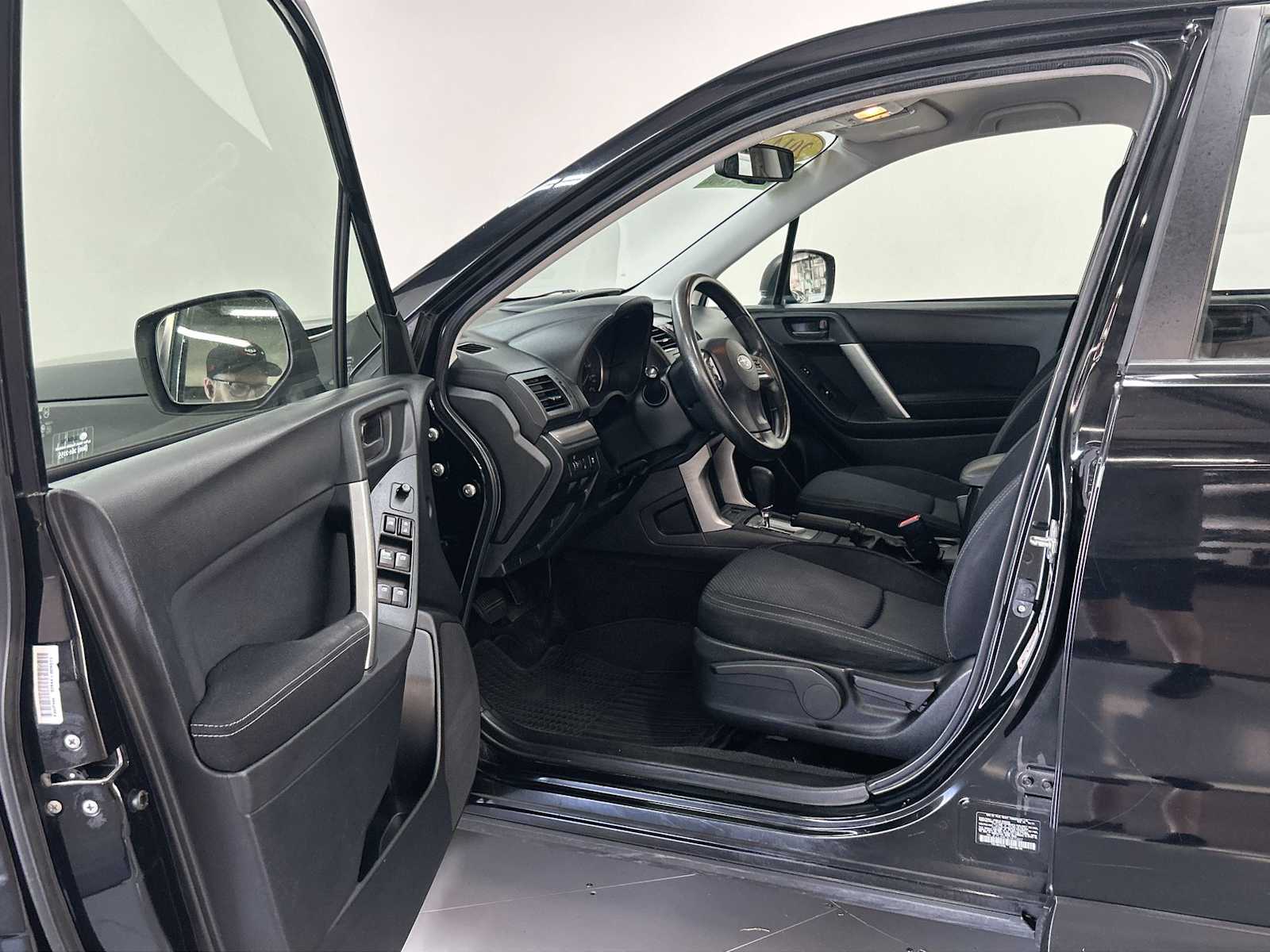 2014 Subaru Forester 2.5i Image 20 of 32