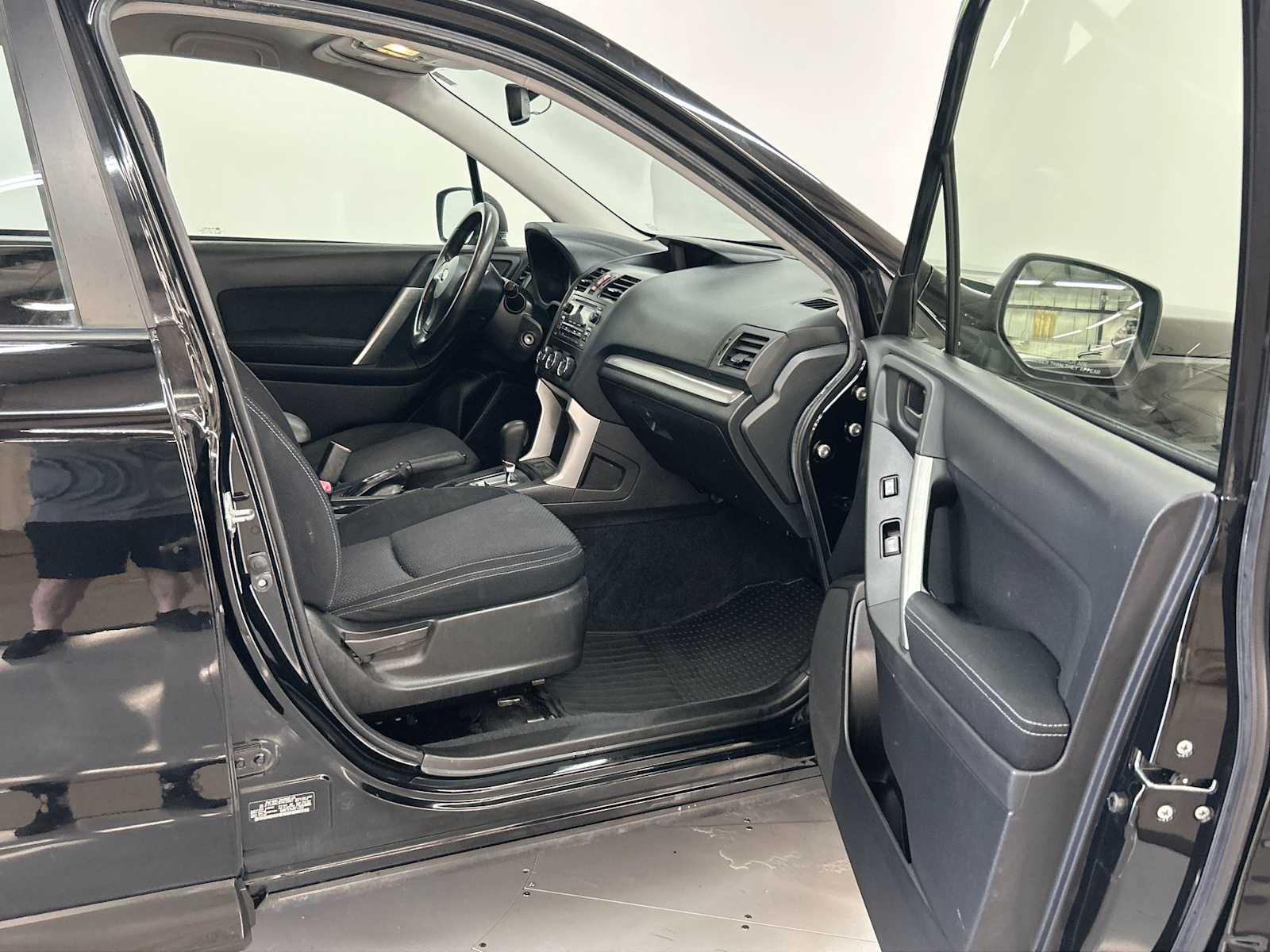 2014 Subaru Forester 2.5i Image 19 of 32