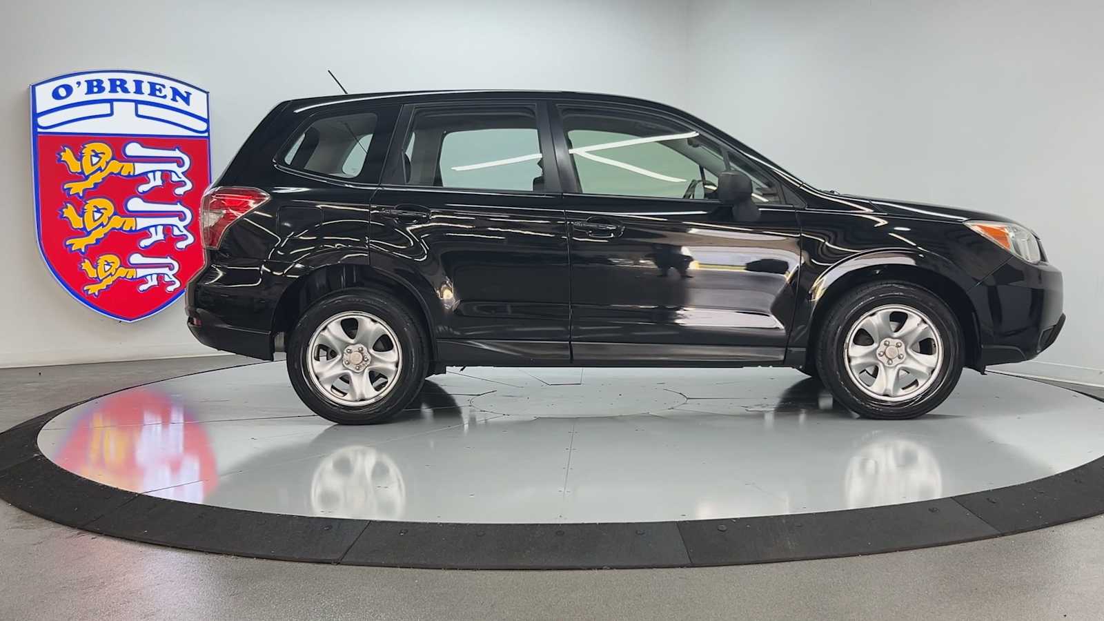 2014 Subaru Forester 2.5i Image 6 of 32