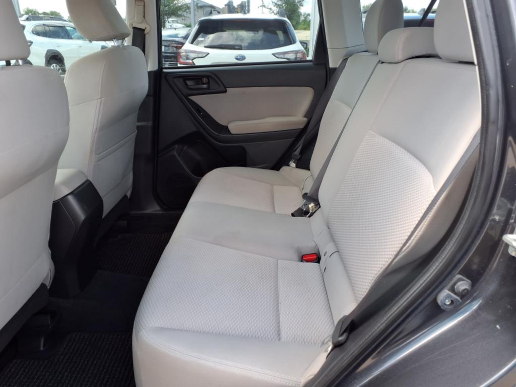2014 Subaru Forester 2.5i Image 7 of 20