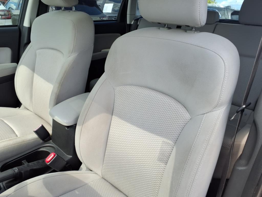 2014 Subaru Forester 2.5i Image 6 of 20