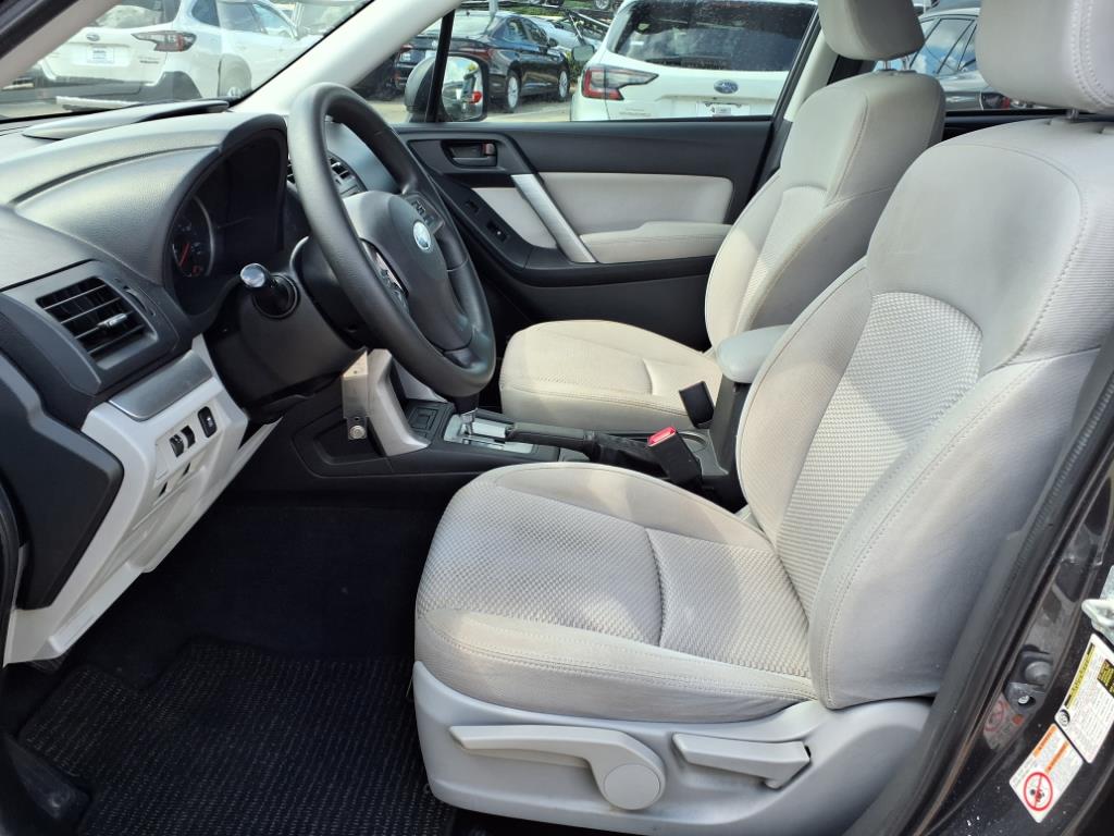 2014 Subaru Forester 2.5i Image 9 of 20