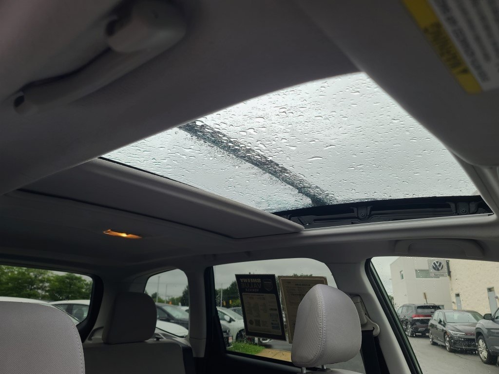 Vehicle image 14 of 29