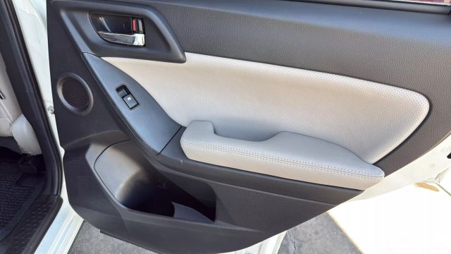 2014 Subaru Forester 2.5i Touring Image 33 of 54