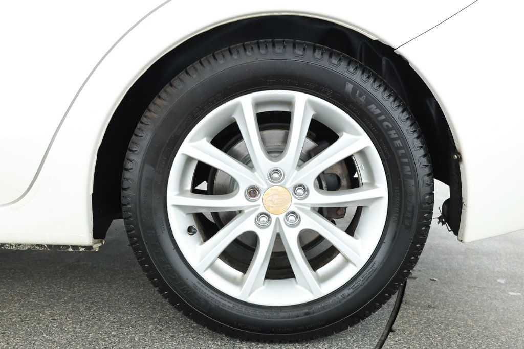 2014 Subaru Impreza 2.0i Premium Image 8 of 23