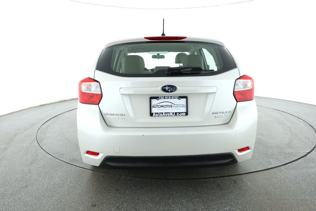 2014 Subaru Impreza 2.0i Premium Image 5 of 23