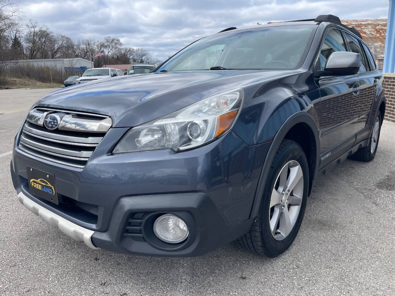 2014 Subaru Outback 2.5i Limited Image 2 of 30