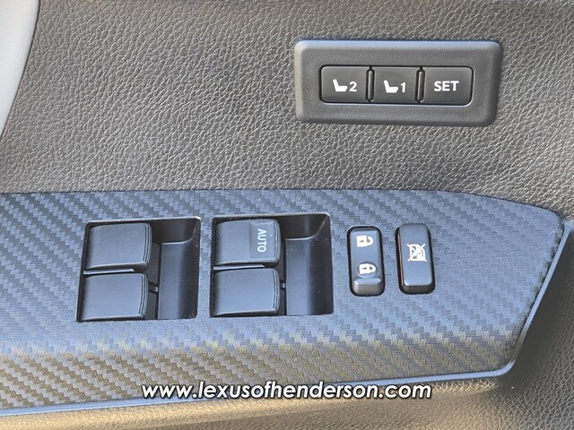 Vehicle image 22 of 34